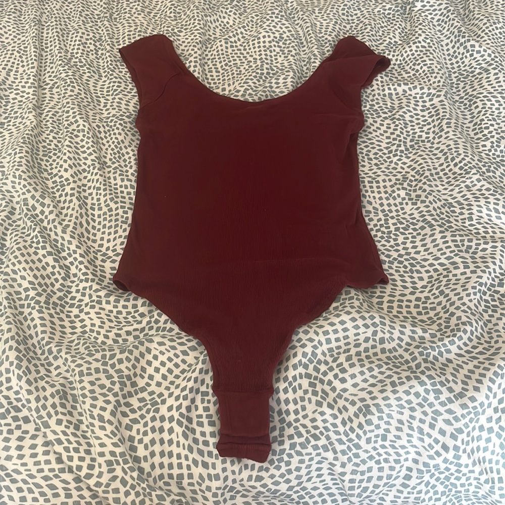 Lululemon LA Scoop Neck Bodysuit Size 8 In Red Merlot